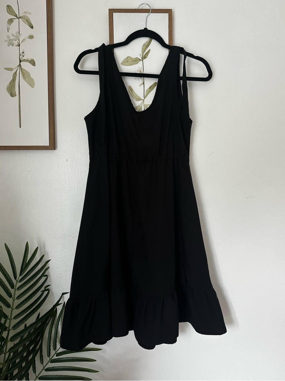 Black Sleeveless Ruffle Hem Dress